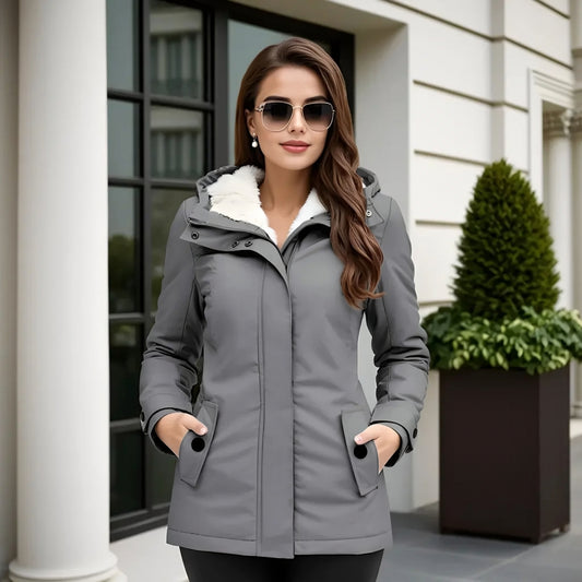 Abrigo Impermeable con Capucha – Protección Total con Estilo